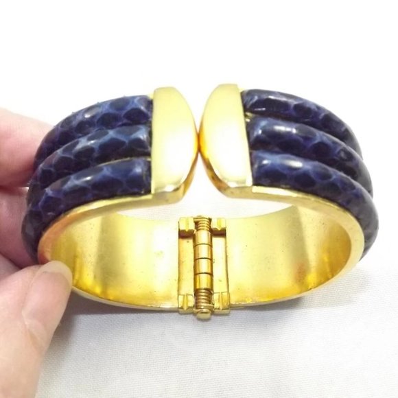Vintage Faux Reptile Skin, Wide Cuff, Hinged Brass Bracelet - Picture 8 of 10
